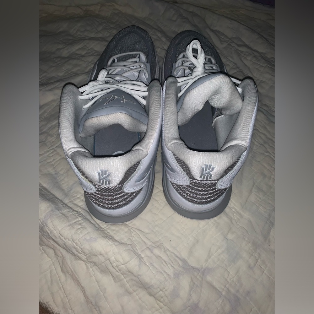 Nike Kyrie low 5 “Wolf Grey” - Picture 4 of 6